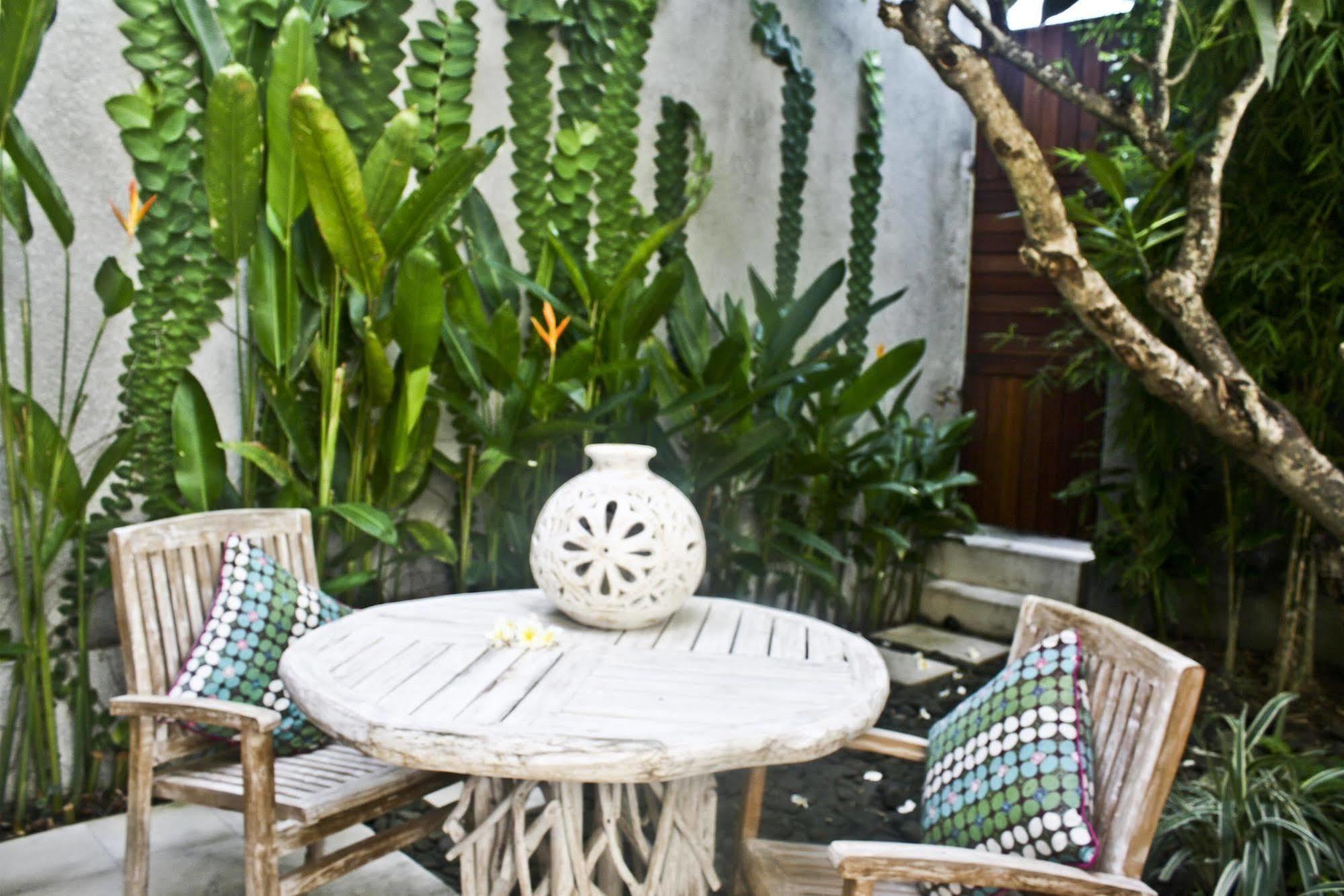 Intan * Seminyak (Bali)
